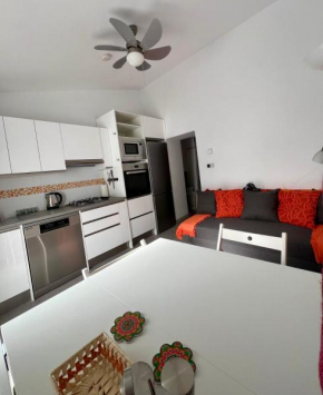 Naranja - A self-catering apartment in a stunning location with pool & hot tub, Oria